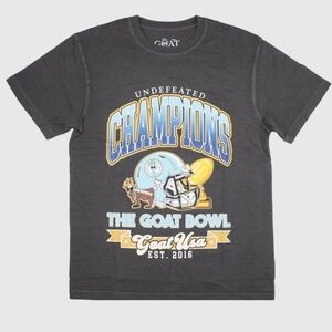 NWT Goat USA Graphic Undefeated Football T-Shirt Size Medium